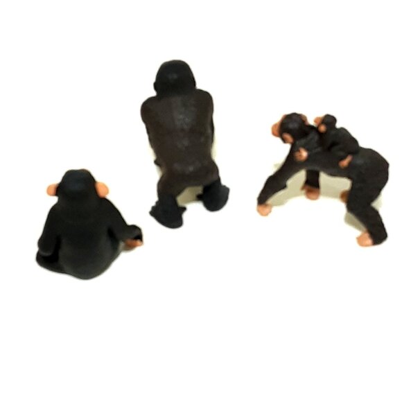 Set Of 3 Monkey Figurines - Cute Apes With Baby - Animal Toys - Realistic Detail - Picture 5 of 6
